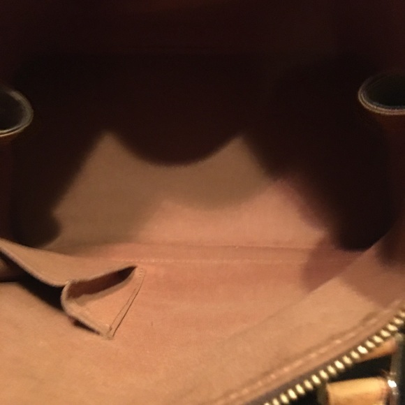 Authentic pre-love Louis Vuitton handbag this is pre-love, but in good condition - Picture 6 of 12